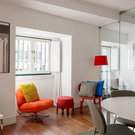 Hostee - Urban With Parking Apartment *