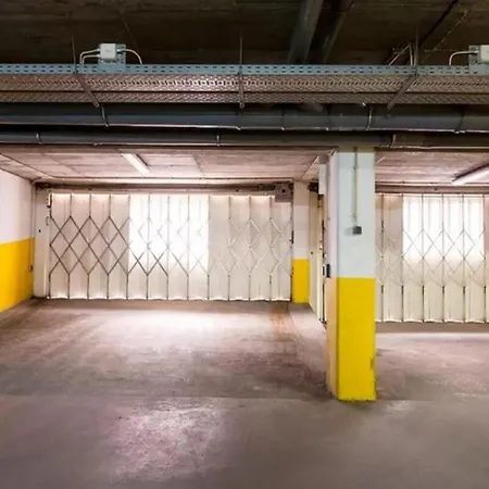 Hostee - Urban With Parking Apartment Lisbon