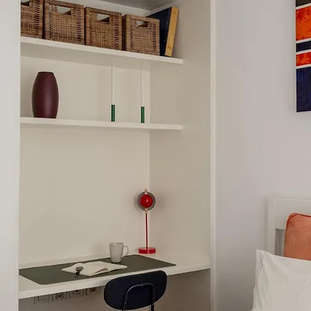 Hostee - Urban With Parking Apartment *