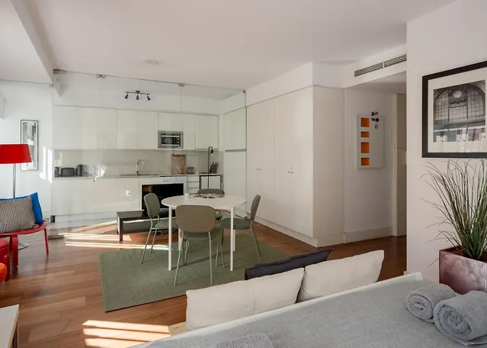 Hostee - Urban With Parking Διαμέρισμα