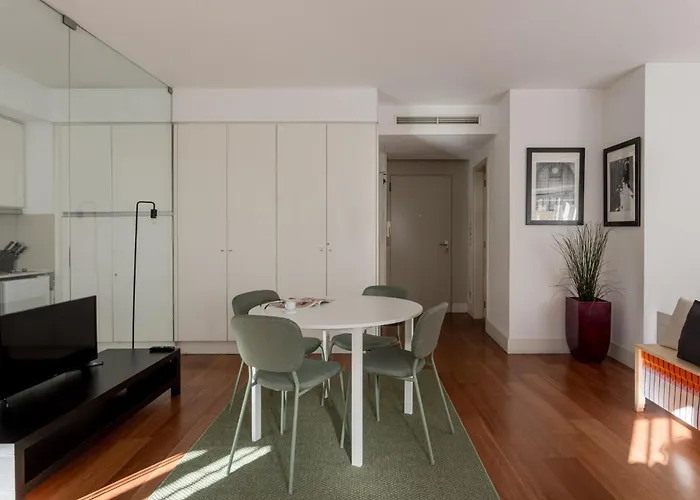 Hostee - Urban With Parking *